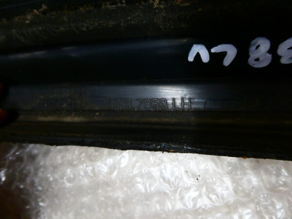 Range Rover P38 A style bekleding voorruit links voor buiten BTR7853 DCB101270