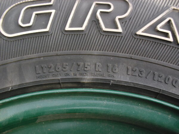 banden set met velg staal type zwaar uitgevoerd 16" x 7 J 7 stuks met General Grabber HTS 265x75xR16"