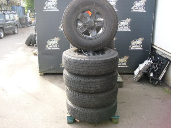 banden set met velg staal type zwaar uitgevoerd 16" x 7 J 7 stuks met General Grabber HTS 265x75xR16"