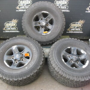 banden set met velg staal type zwaar uitgevoerd 16" x 7 J 7 stuks met General Grabber HTS 265x75xR16"