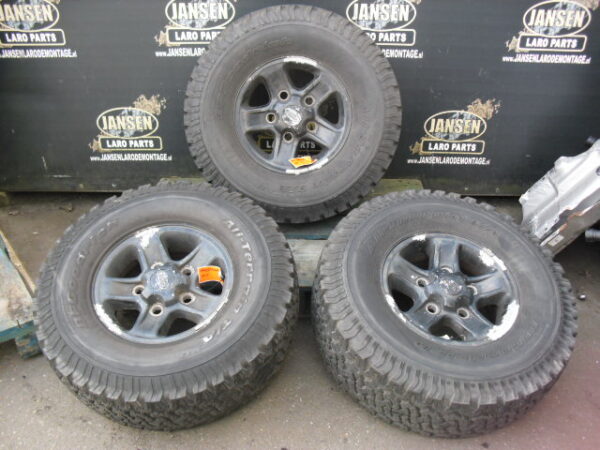 banden set met velg staal type zwaar uitgevoerd 16" x 7 J 7 stuks met General Grabber HTS 265x75xR16"