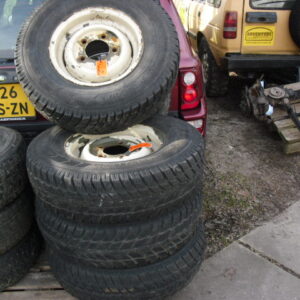 banden set met velg staal type zwaar uitgevoerd 16" x 7 J 7 stuks met General Grabber HTS 265x75xR16"