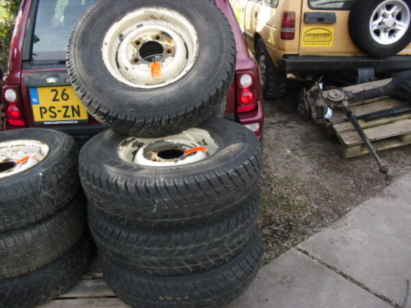 banden set met velg staal type zwaar uitgevoerd 16" x 7 J 7 stuks met General Grabber HTS 265x75xR16"