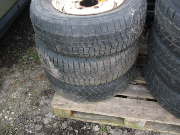 banden set met velg staal type zwaar uitgevoerd 16" x 7 J 7 stuks met General Grabber HTS 265x75xR16"