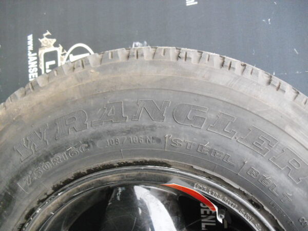 Banden set met velgen voor Range Rover Classic / Discovery 1 / defender L316 / series velg 7j x 16" LM 5 spaaks kleur zwart 4x met Goodyear Wrangler Radial 7.50 x 16"