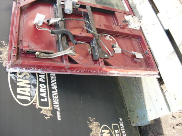 defender L316 achter deur compleet kleur rood met traanplaat