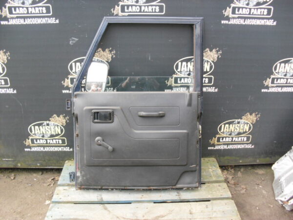 defender L316 achter deur compleet kleur rood met traanplaat