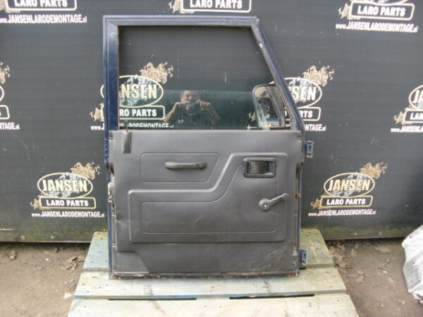 defender L316 achter deur compleet kleur rood met traanplaat