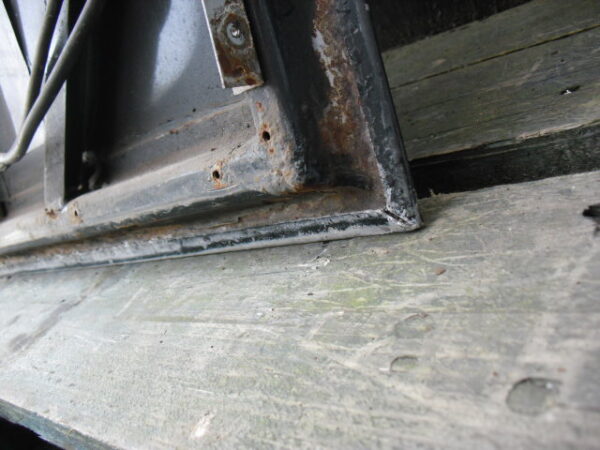 defender L316 achter deur compleet kleur wit met ophang punten gereedschap militair