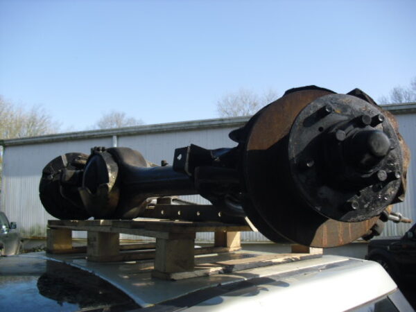 Defender L316 RHD vooras compleet 10 spline compleet met diff. beschermer en spoorstang en stuurstang beschermer tot 1994