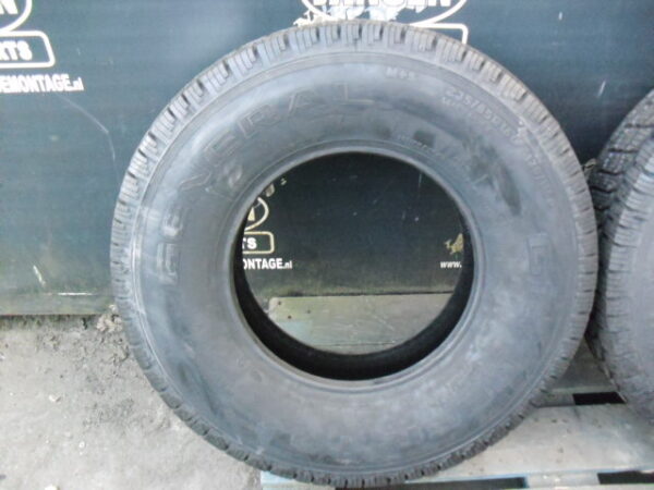 Band met velg type boost 1 stuk met general grabber tr 235x85x16" band en velg zijn nieuw