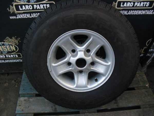 Band met velg type boost 1 stuk met general grabber tr 235x85x16" band en velg zijn nieuw