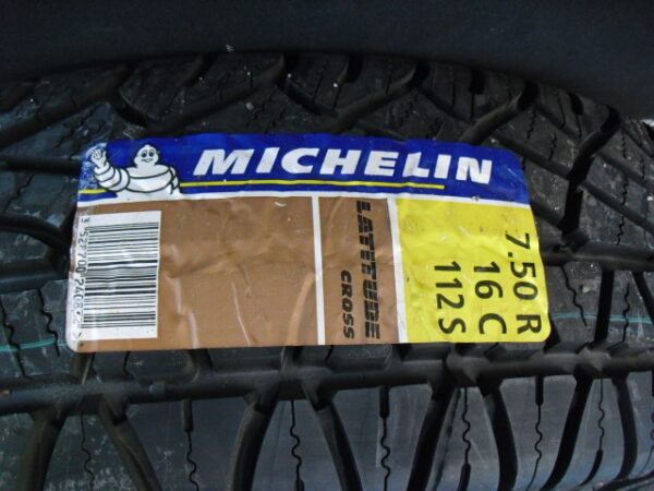 Band met velg type boost 1 stuk met general grabber tr 235x85x16" band en velg zijn nieuw
