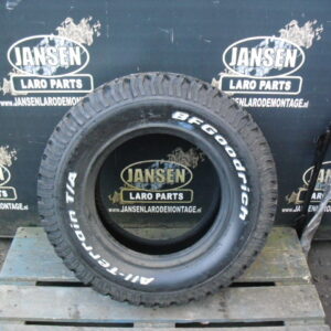 Band met velg type boost 1 stuk met general grabber tr 235x85x16" band en velg zijn nieuw