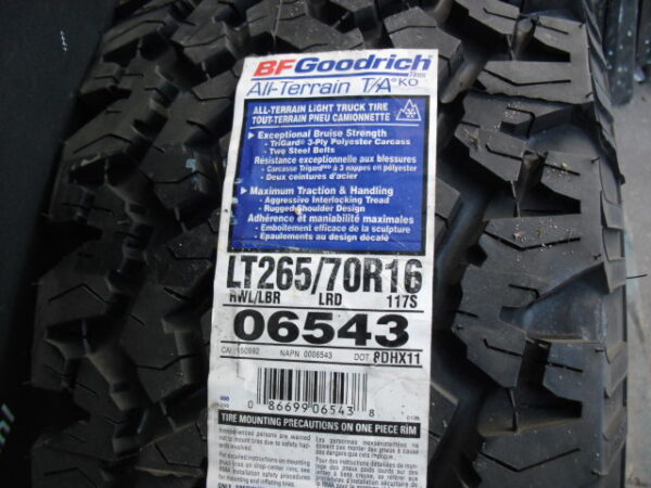 Band met velg type boost 1 stuk met general grabber tr 235x85x16" band en velg zijn nieuw