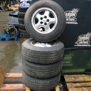 Set velgen 4 stuk 16'' Stratos . Discovery 2 L318 / Range Rover P38. met banden Pirelli Scorpion Ice & Snow 255x65xr16"