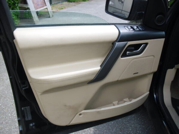 freelander 2 L359 Td4 2.2 diesel automaat kleur zwart uit 2008