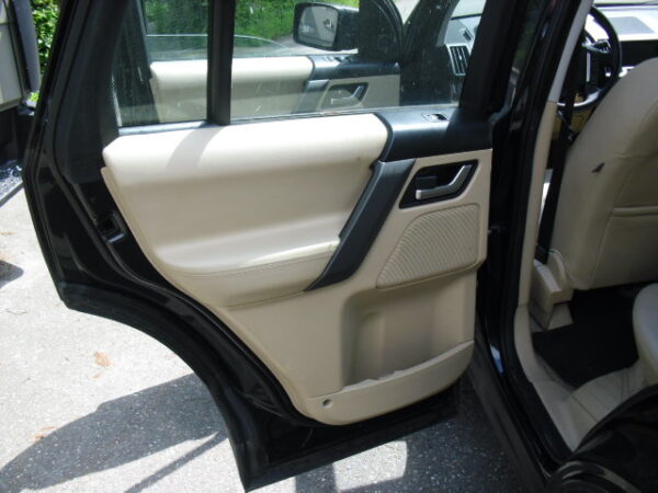 freelander 2 L359 Td4 2.2 diesel automaat kleur zwart uit 2008