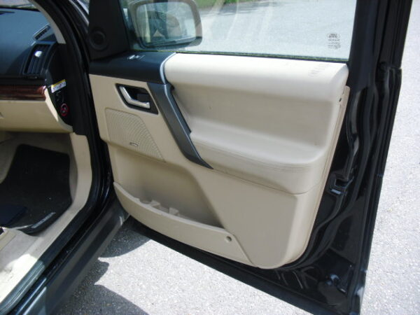 freelander 2 L359 Td4 2.2 diesel automaat kleur zwart uit 2008