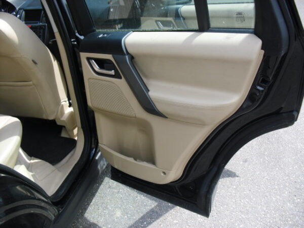freelander 2 L359 Td4 2.2 diesel automaat kleur zwart uit 2008