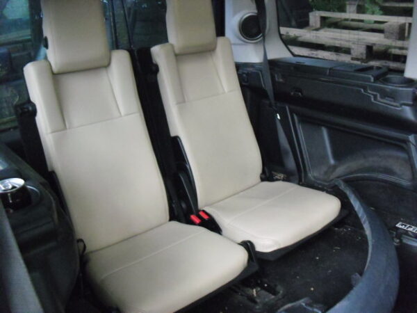 discovery 3 4.4 V8 automaat 7 persoons kleur blauw met beige leer bouwjaar 2005
