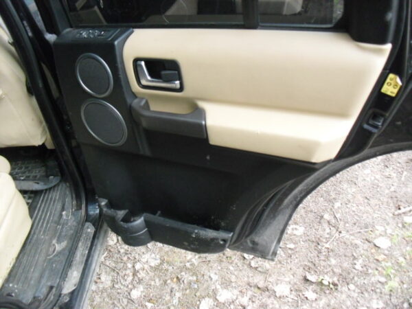 discovery 3 4.4 V8 automaat 7 persoons kleur blauw met beige leer bouwjaar 2005