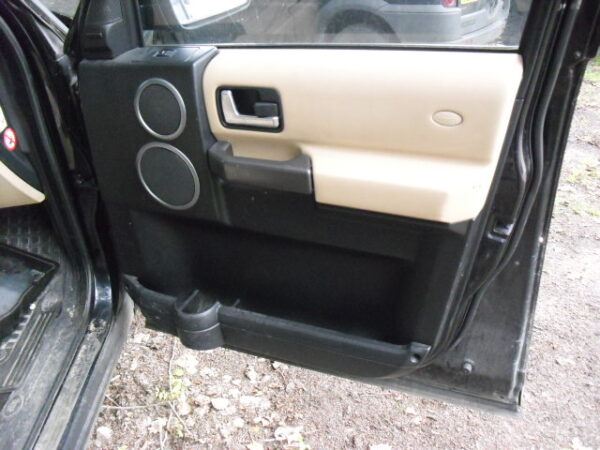 discovery 3 4.4 V8 automaat 7 persoons kleur blauw met beige leer bouwjaar 2005