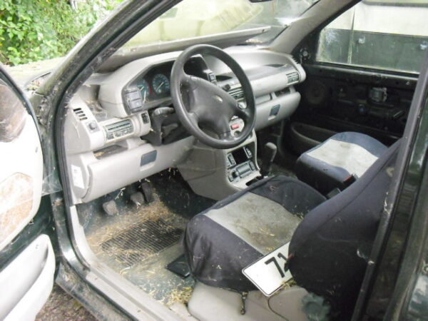 discovery 3 4.4 V8 automaat 7 persoons kleur blauw met beige leer bouwjaar 2005