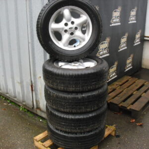 freelander 1 L314 velgen set 16" 5 stuks type freedom 5 spaaks model tot 2000 met Vredestein ultrac banden 215x65x16" reserve is micheline xpc let op zonder wielhartjes.