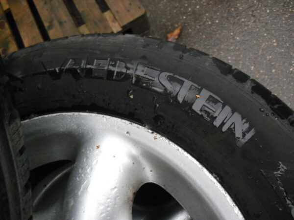 freelander 1 L314 velgen set 16" 5 stuks type freedom 5 spaaks model tot 2000 met Vredestein ultrac banden 215x65x16" reserve is micheline xpc let op zonder wielhartjes.