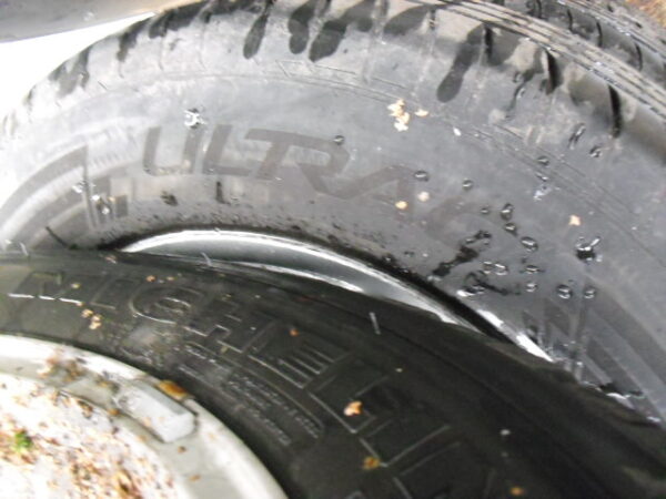 freelander 1 L314 velgen set 16" 5 stuks type freedom 5 spaaks model tot 2000 met Vredestein ultrac banden 215x65x16" reserve is micheline xpc let op zonder wielhartjes.