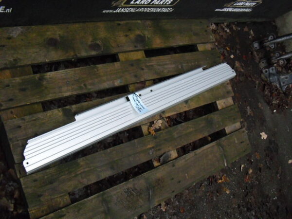 defender 90" L663 steun achterbank rugleuningen met 3x gordel sluiting