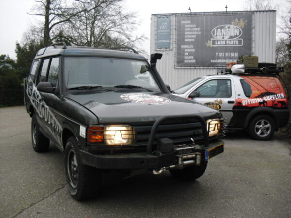 discovery 1 300 Tdi automaat grijskenteken 5 deurs uit 1998 met lierbumper met lier ,A bar en snorkel