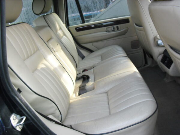 range rover P38 4.6 HSE V8 automaat beige leer uit 1999 lak code 602 Oxford Blue metalic