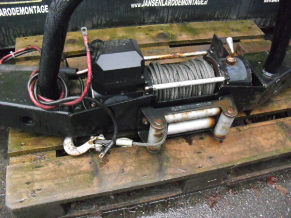 defender L663 WARN lier met lierbumper en a bar en bumper deel