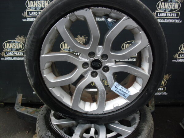 Discovery Sport L550 / Range Rover Evoque L538 + L551 en freelander 2 L359 set banden met velgen Silver Sparkle 20"x 8J banden 245x45x20" pirelli P Zero