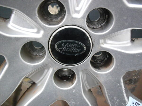 Discovery Sport L550 / Range Rover Evoque L538 + L551 en freelander 2 L359 set banden met velgen Silver Sparkle 20"x 8J banden 245x45x20" pirelli P Zero