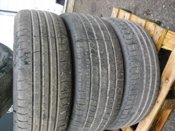 Discovery Sport L550 / Range Rover Evoque L538 + L551 en freelander 2 L359 set banden met velgen Silver Sparkle 20"x 8J banden 245x45x20" pirelli P Zero