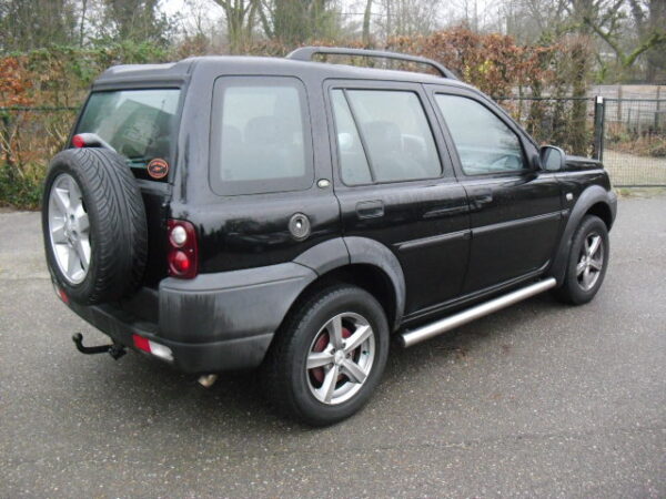 freelander 1 L314 1800cc handgeschakeld met zwarte leren stoelen met Alcantara , stationwagon kleur zwart Java Black ( 697 ) bouwjaar 2003