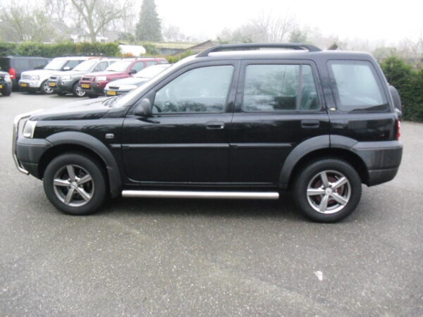 freelander 1 L314 1800cc handgeschakeld met zwarte leren stoelen met Alcantara , stationwagon kleur zwart Java Black ( 697 ) bouwjaar 2003