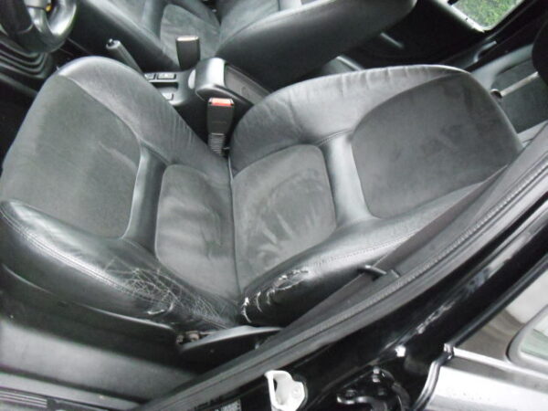 freelander 1 L314 1800cc handgeschakeld met zwarte leren stoelen met Alcantara , stationwagon kleur zwart Java Black ( 697 ) bouwjaar 2003