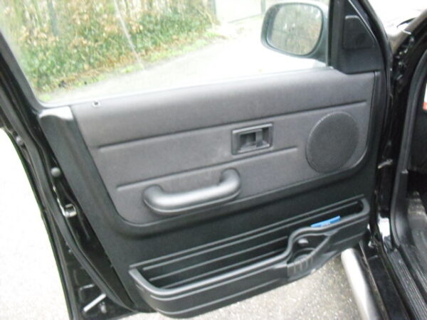 freelander 1 L314 1800cc handgeschakeld met zwarte leren stoelen met Alcantara , stationwagon kleur zwart Java Black ( 697 ) bouwjaar 2003