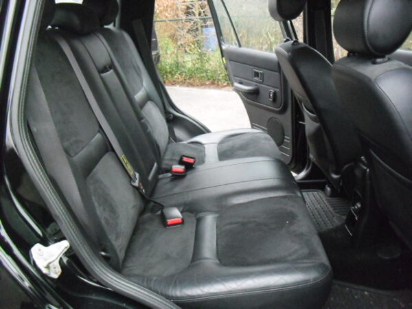 freelander 1 L314 1800cc handgeschakeld met zwarte leren stoelen met Alcantara , stationwagon kleur zwart Java Black ( 697 ) bouwjaar 2003