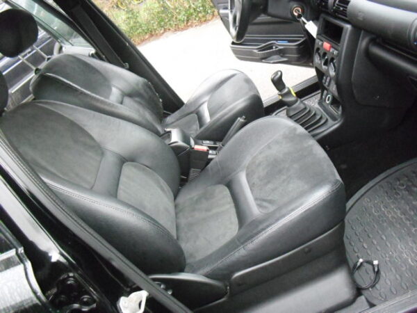 freelander 1 L314 1800cc handgeschakeld met zwarte leren stoelen met Alcantara , stationwagon kleur zwart Java Black ( 697 ) bouwjaar 2003