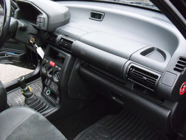 freelander 1 L314 1800cc handgeschakeld met zwarte leren stoelen met Alcantara , stationwagon kleur zwart Java Black ( 697 ) bouwjaar 2003
