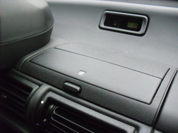 freelander 1 L314 1800cc handgeschakeld met zwarte leren stoelen met Alcantara , stationwagon kleur zwart Java Black ( 697 ) bouwjaar 2003