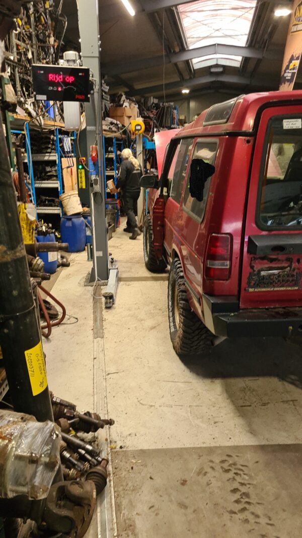 discovery 1 2 deurs 3.5 V8 Handgeschakeld kleur rood met zware achterbumper en lierbumper staal
