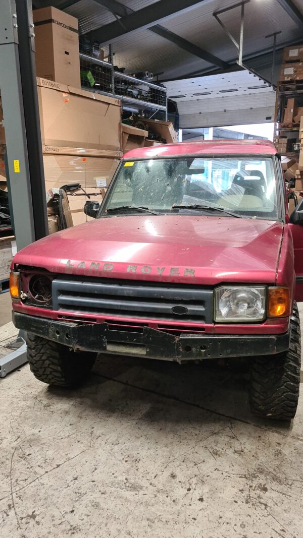 discovery 1 2 deurs 3.5 V8 Handgeschakeld kleur rood met zware achterbumper en lierbumper staal