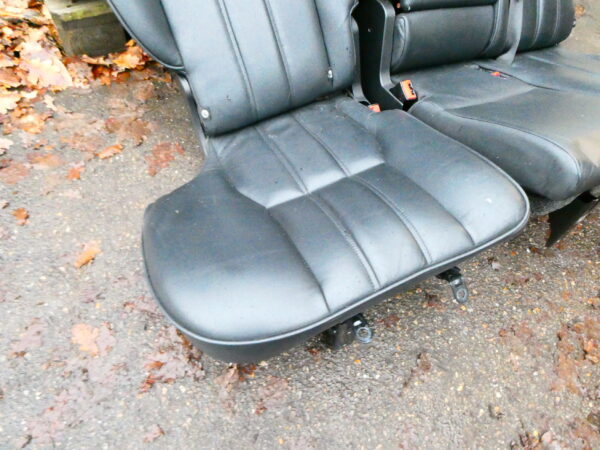 Range Rover L322 set stoelen voor+achter zwart leer met displayscherm in hoofdsteunen