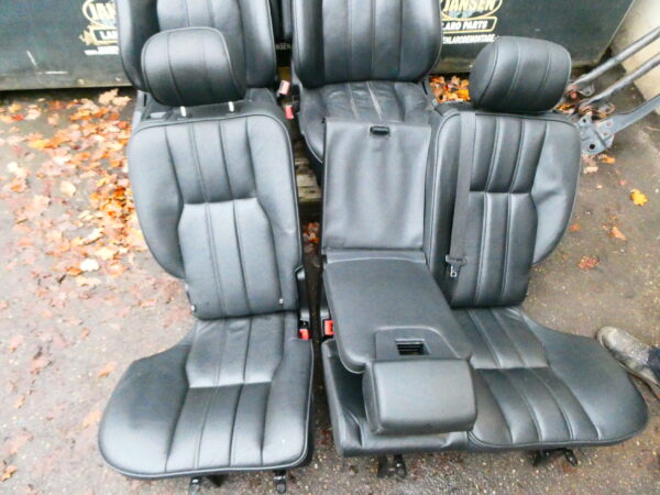 Range Rover L322 set stoelen voor+achter zwart leer met displayscherm in hoofdsteunen